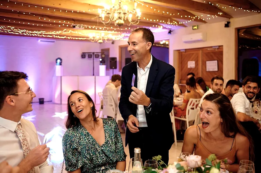 Magie en close-up pendant un mariage en Alsace